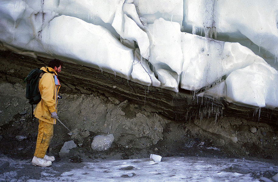 Gerölleinschlüsse im Gletscher